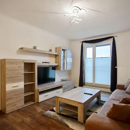Gaeste- Und In Der Sportstadt Apartment