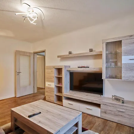 Apartment Gaeste- Und In Der Sportstadt *