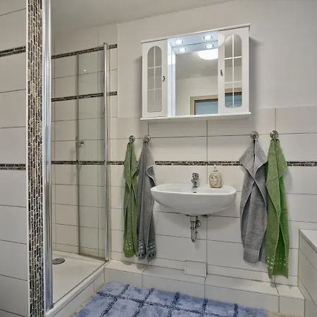 Gaeste- Und In Der Sportstadt شقة ريزا